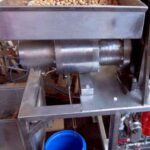 Thunstetten Traubennuss bei der Verarbeitung